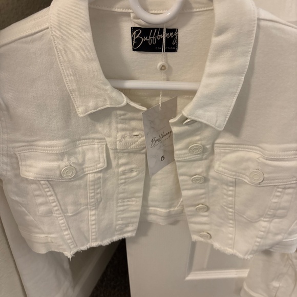 Buffbunny white cropped jean jacket New with tags size small - Picture 3 of 5